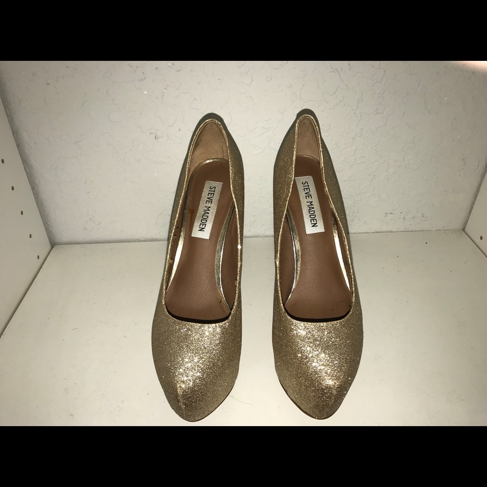 Platform gold glitter heels by Steve Madden. Sz7.5